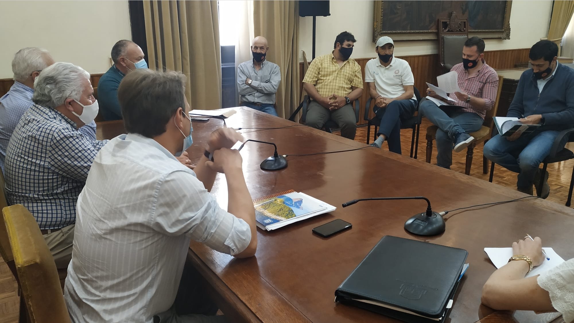 Reunión tensa y discutida entre ADEOM y Ejecutivo Departamental