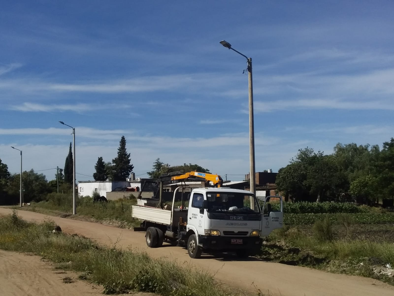 Se colocan nuevas luminarias en barrio Mascheroni 2