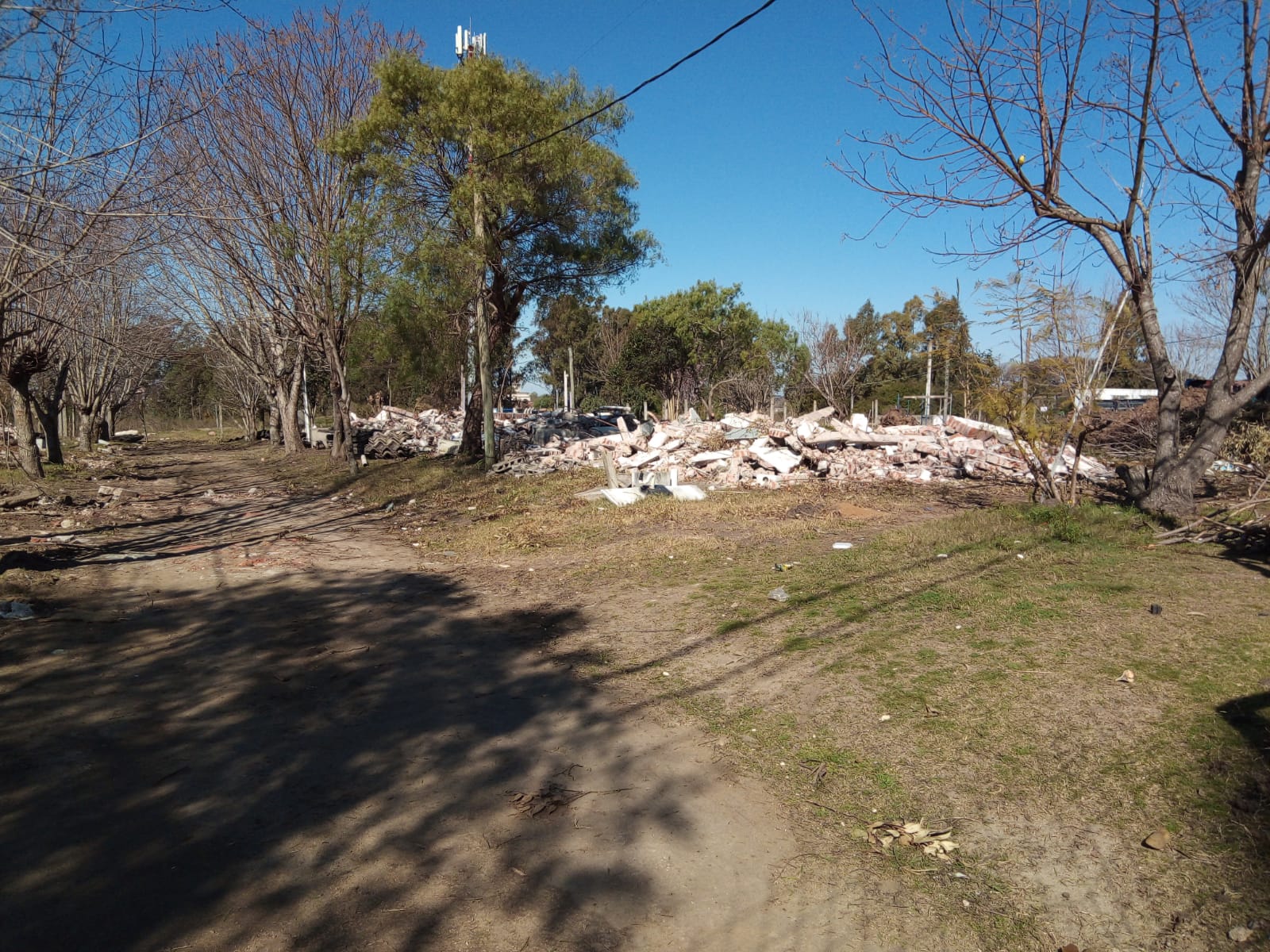 Se demolió complejo habitacional del BPS ubicado en Floridaf5f5 410c bf47 84eb29852fd9