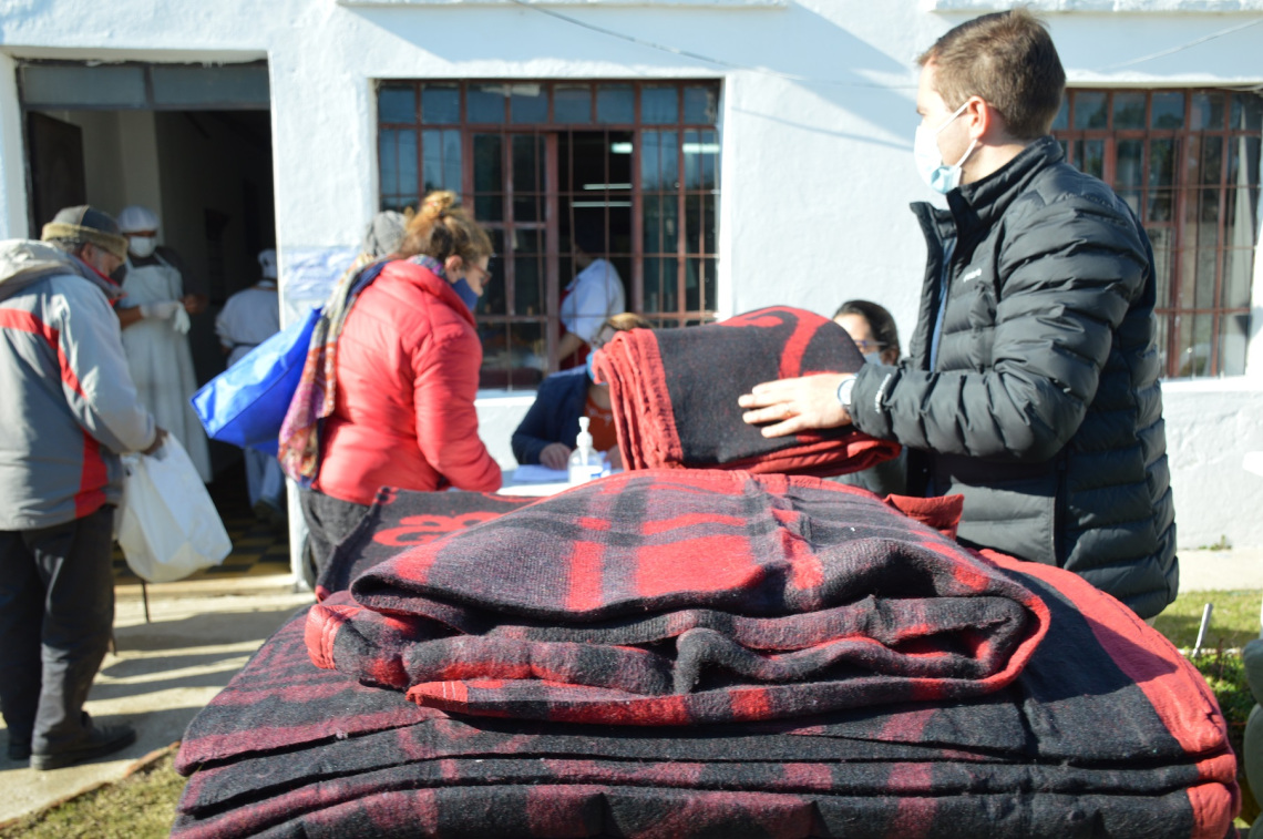Se entregaron 220 frazadas en el Comedor 66