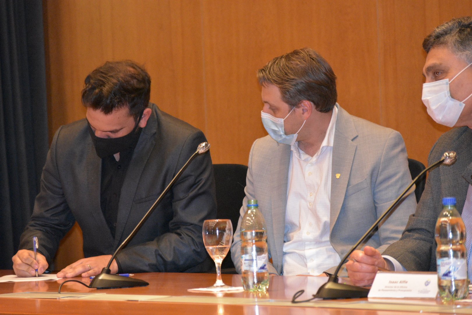 Se firmó convenio que otorga fondos al Municipio de Sarandí para desarrollo de huertas comunitarias y capacitaciones. 4