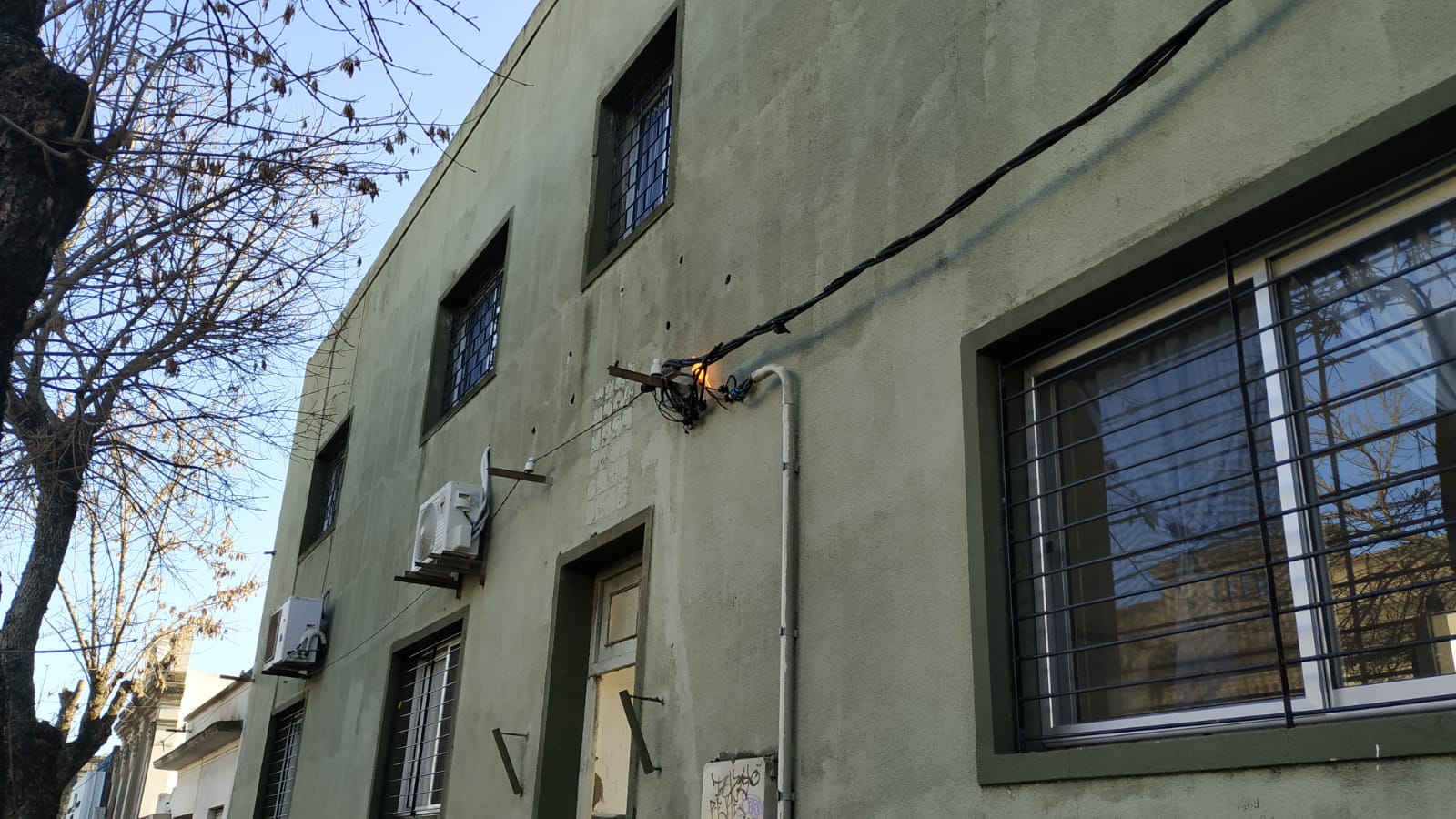 Se incendió cableado eléctrico de la Escuela 103