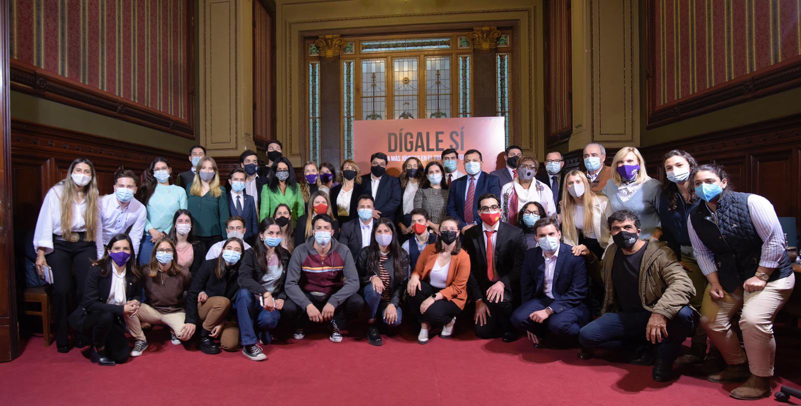 Sebastián Rodríguez ocupó banca del senado en el Día de la Democracia 3