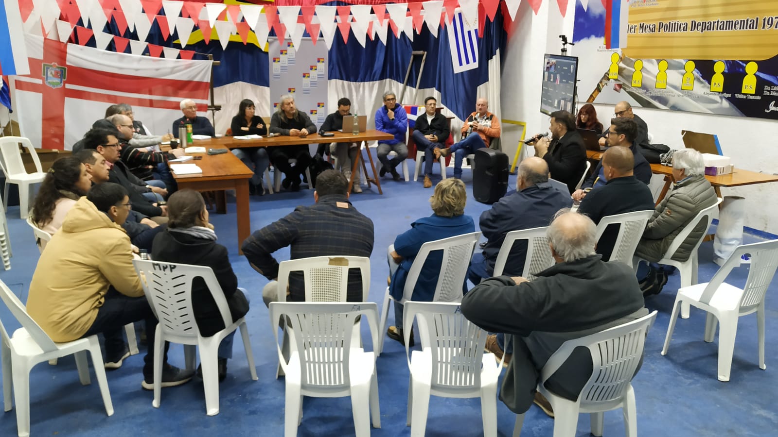 Sector Podemos se reunión con el Frente Amplio2