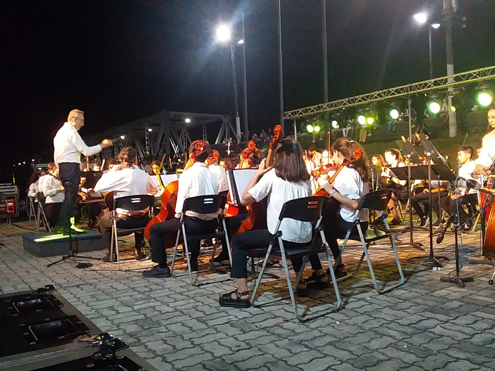 Sinfónicas juveniles se presentaron en la explanada de la Piedra Alta. 2