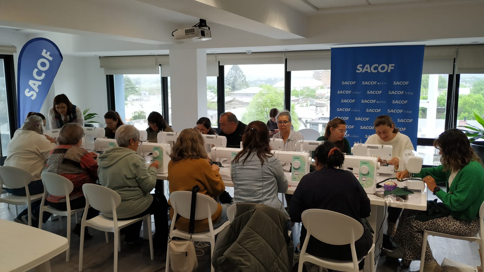 Taller de Costura Brother organizado por Albanes y SACOF