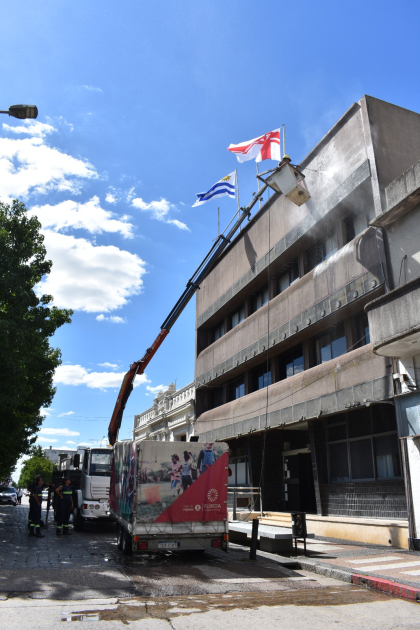 Tareas de hidrolavado en el Edificio Central