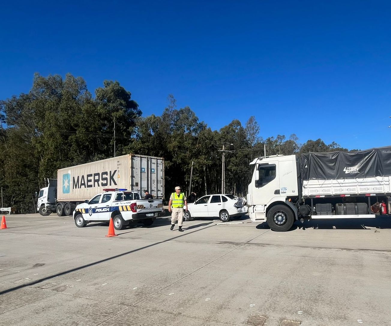 Triple choque en km 105.800 de ruta 5 2