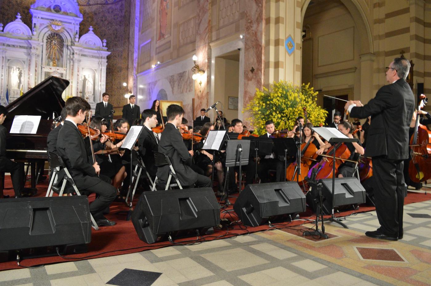 URUGUAY LE CANTA A LA VIRGEN DE LOS TREINTA Y TRES