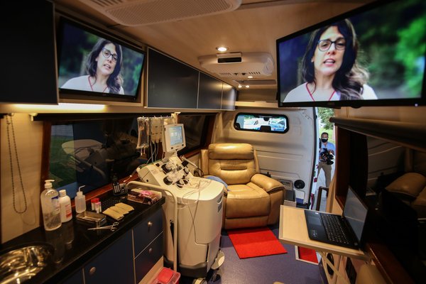 Unidad Móvil de Aféresis para la extracción de plasma llega al Centro Covid 2