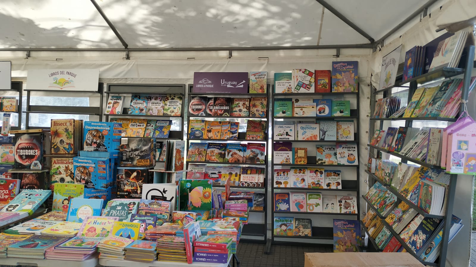 Uruguay Te Leo Feria del Libro en Plaza Asamblea