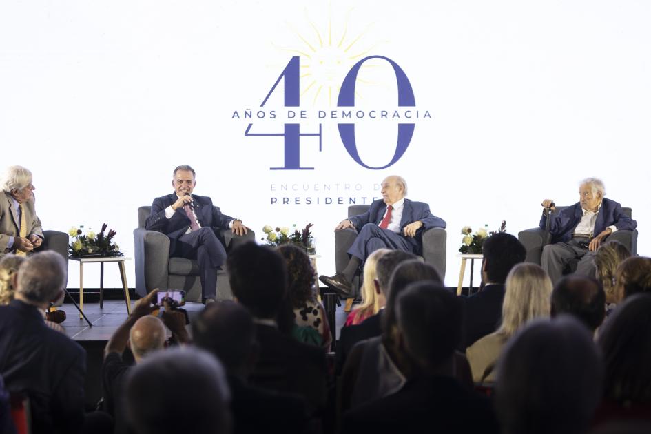 Uruguay conmemoró los 40 años de democracia ininterrumpida