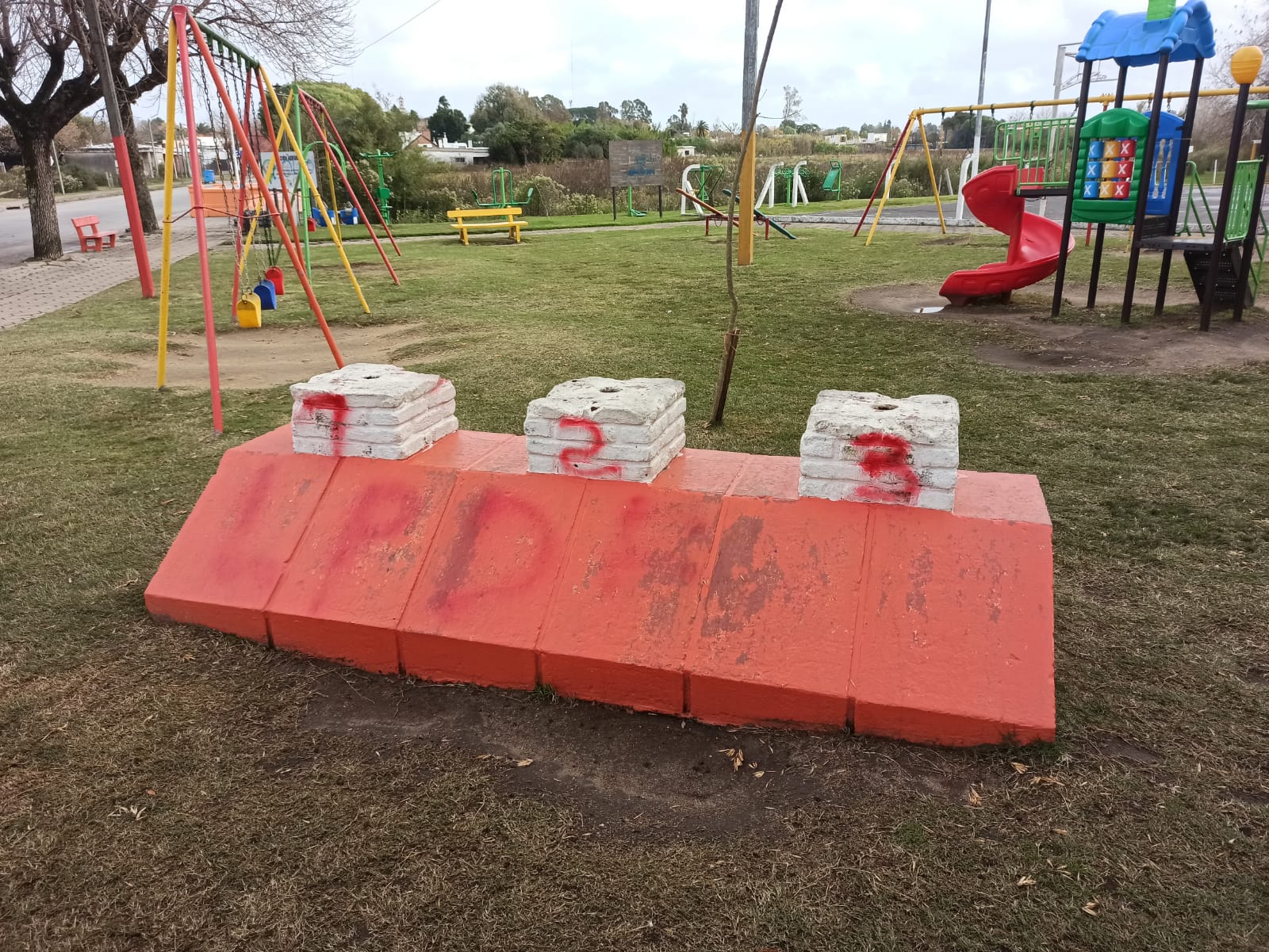 Vandalizaron zona de Plaza de las Moras