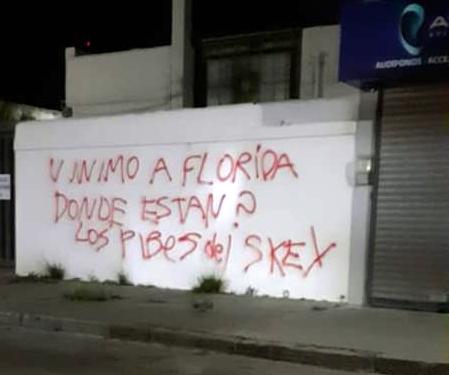 Varias fachadas fueron grafiteadas. 4