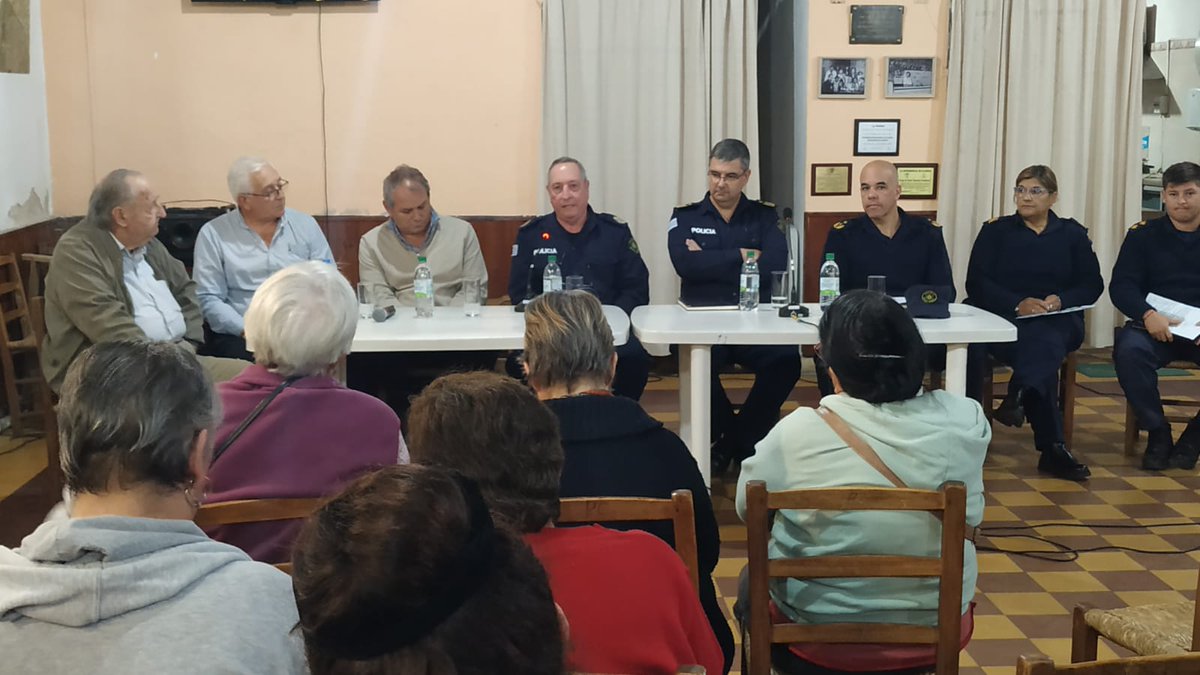 Vecinos de Cardal se reunieron con el Jefe de Policía2