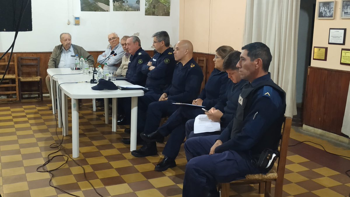 Vecinos de Cardal se reunieron con el Jefe de Policía3