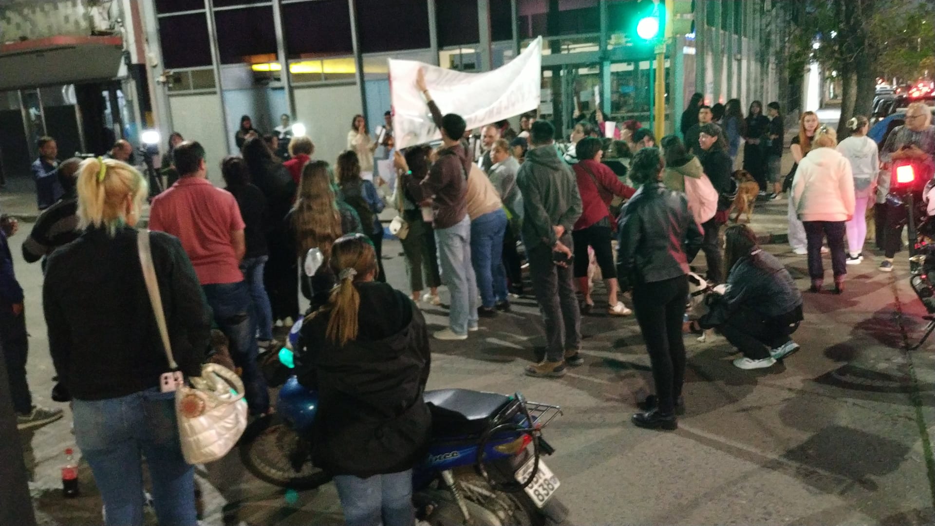 Vecinos de Florida exigen Justicia por el perro Jehico 4