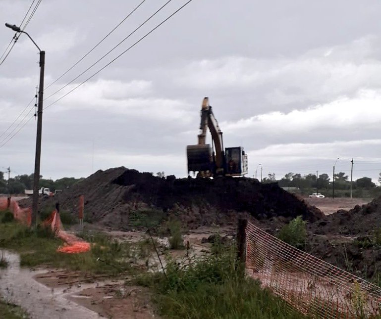 Vecinos de Zorrilla de San Martín cortaron la calle por ingreso de agua a sus domicilios. 2
