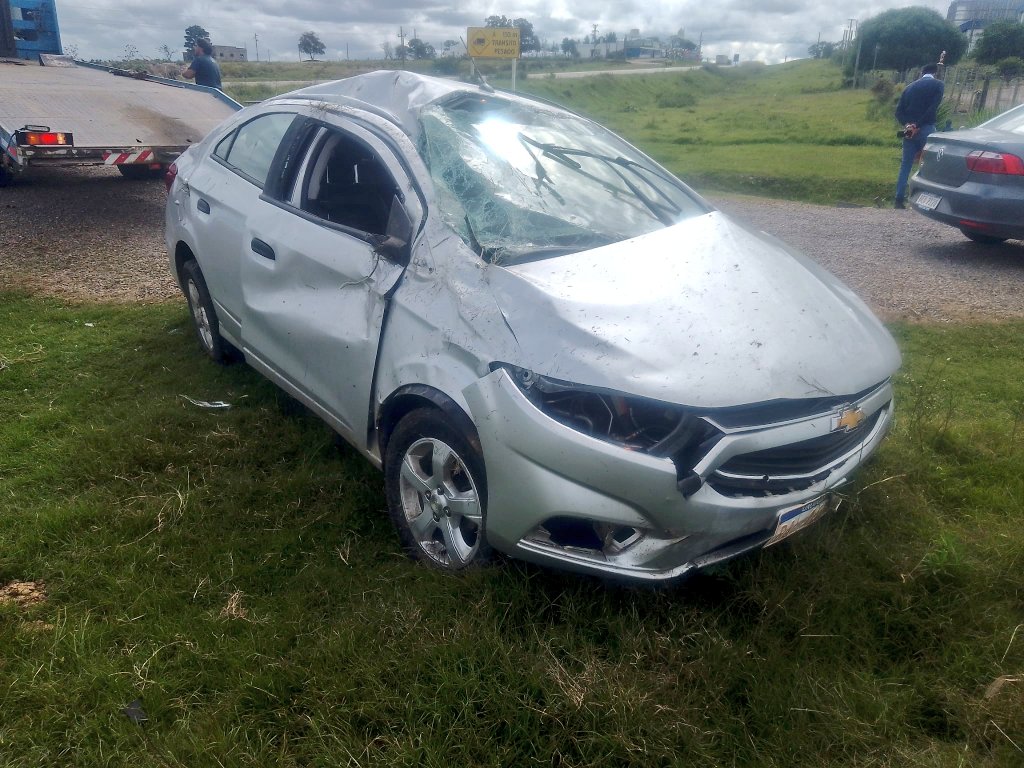Vuelco de auto sin lesionados en km 102 de ruta 5 1