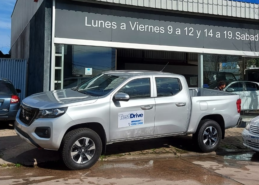 Wholer Automóviles presentó la camioneta Peugeot Landtrek 2