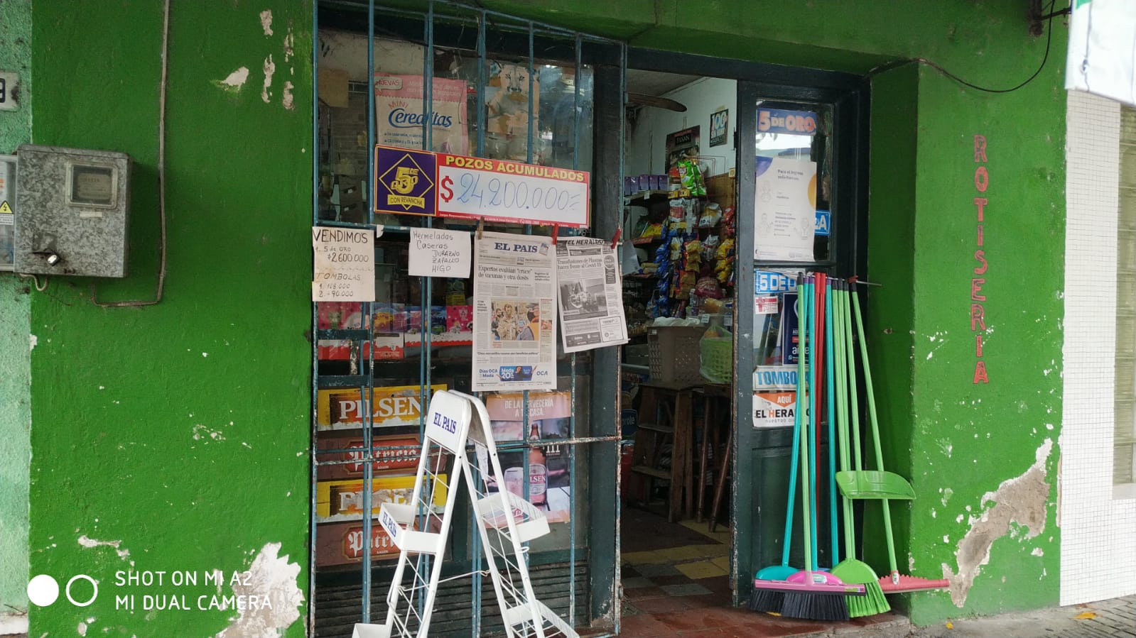 delincuentes roban importante cantidad de cigarros de comercio de calle Herrera