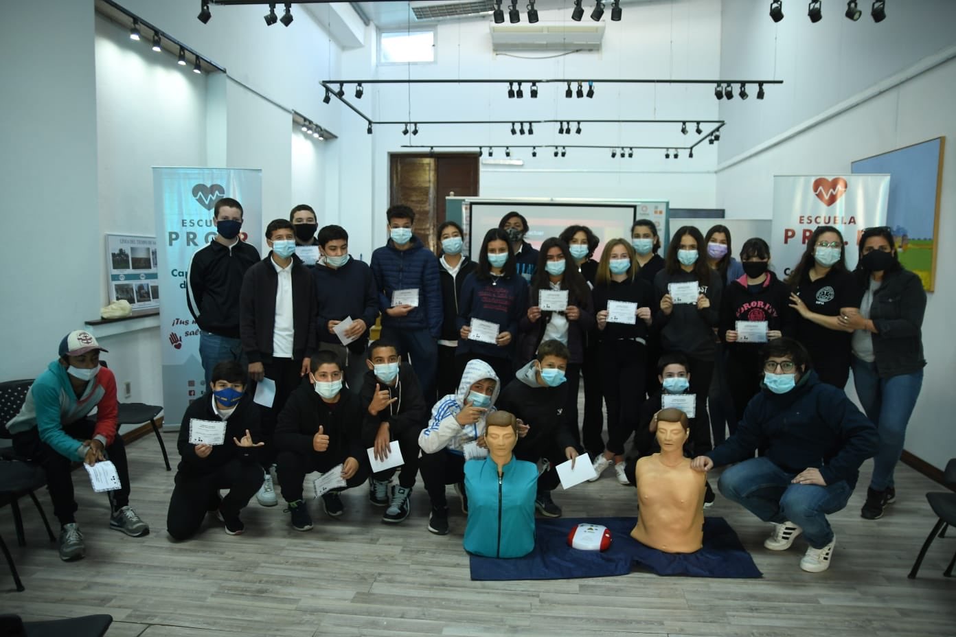 Alumnos del Liceo Faustino Harrison recibieron capacitaciones en RCP y DEA