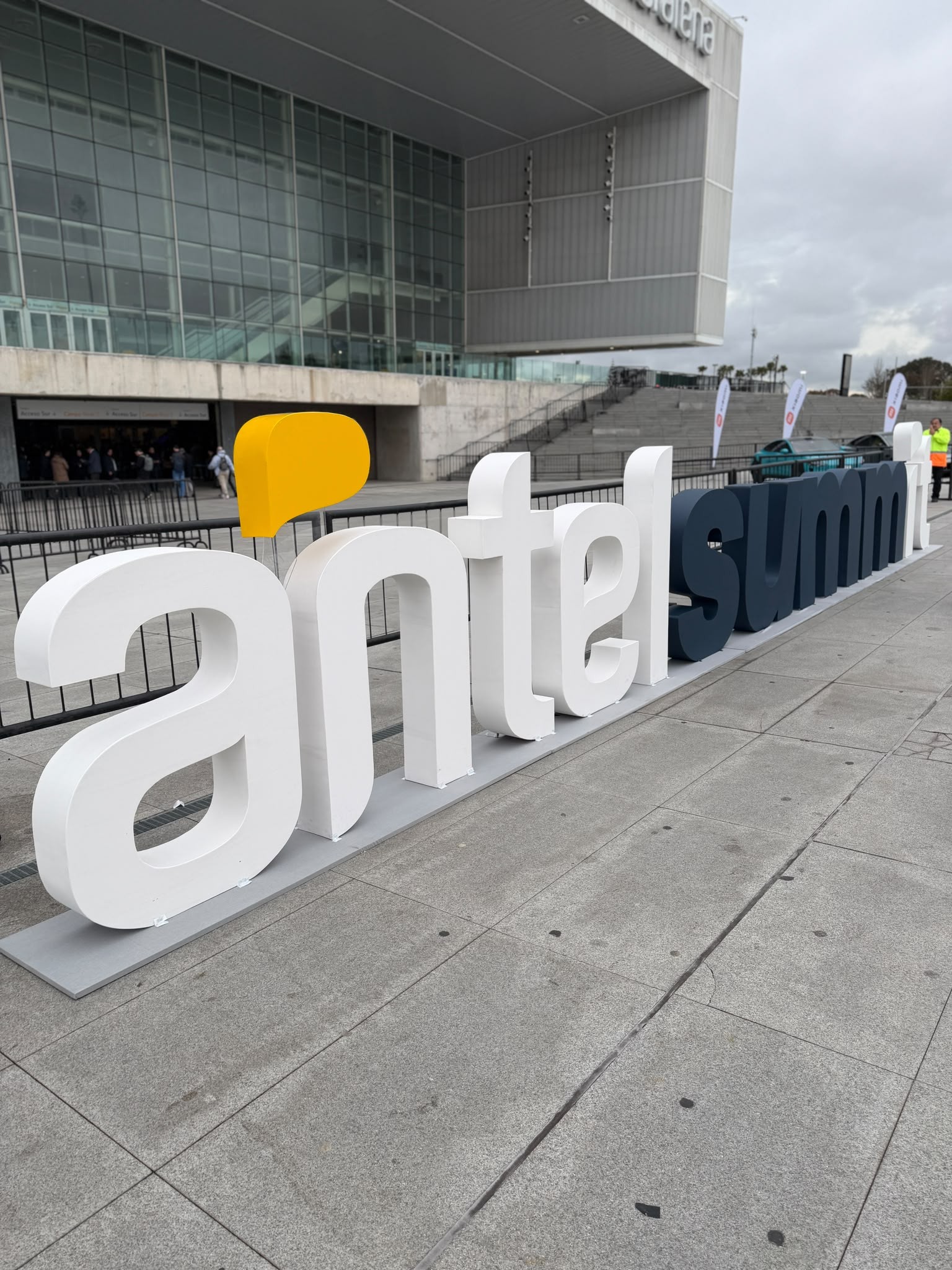 La_33_presente_en_la_Edición_2026_del_encuentro_tecnológico_Antel_Summit_1.jpg