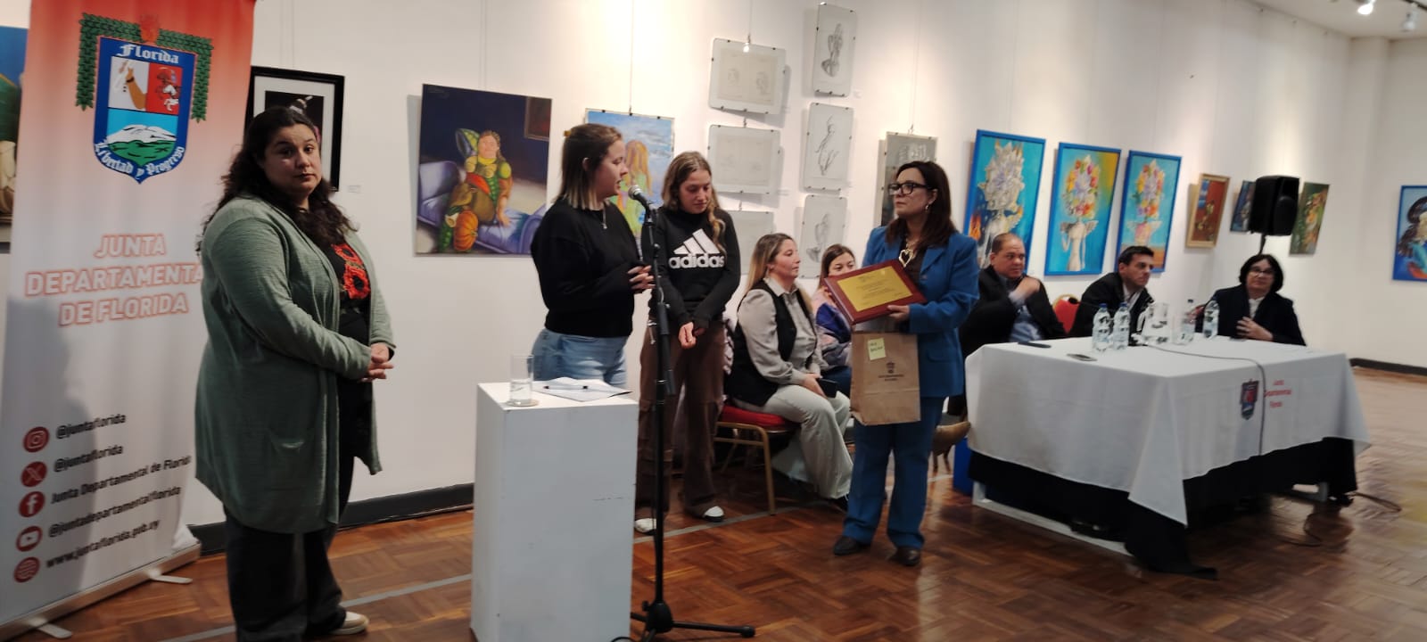 La_Junta_Departamental_reconoció_a_destacados_referentes_de_la_cultura_el_deporte_de_Florida_7.jpeg