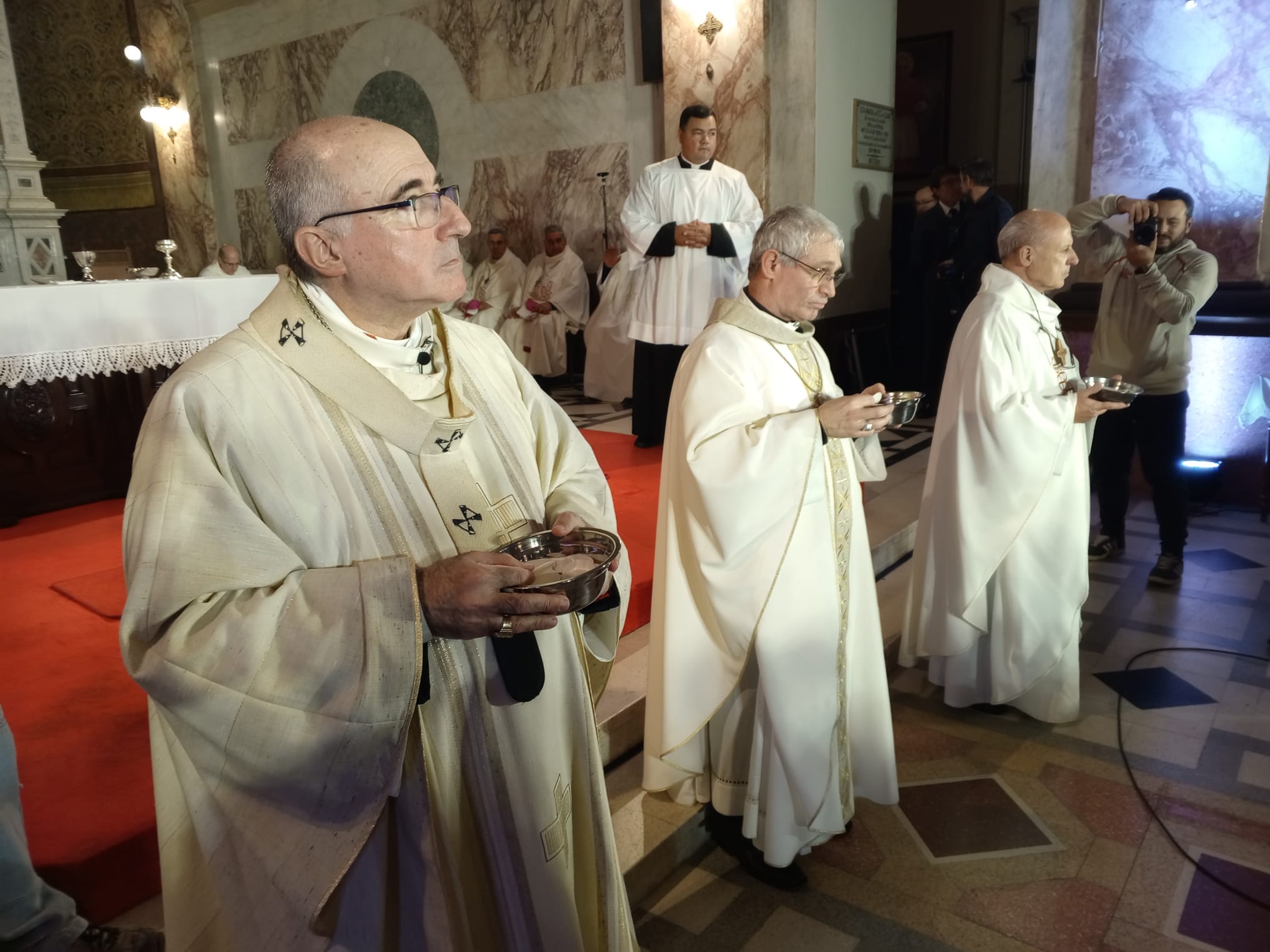 Mons._Alfonso_Bauer_fue_ordenado_como_Obispo_de_la_Diócesis_de_Florida_6.jpeg
