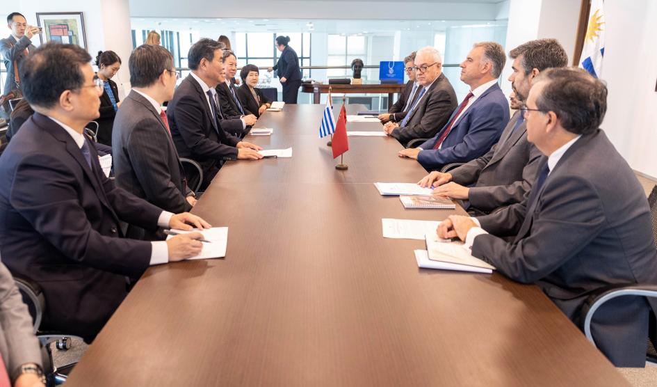 Presidente Orsi recibió a delegación de China