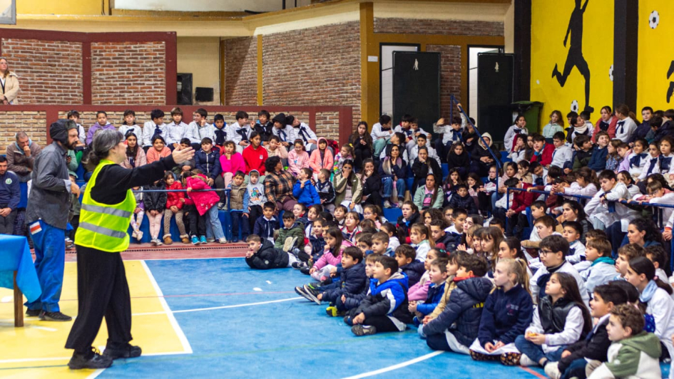 Obra_de_teatro_sobre_los_derechos_de_la_niñez_se_presentó_en_Sarandí_Grande.jpeg
