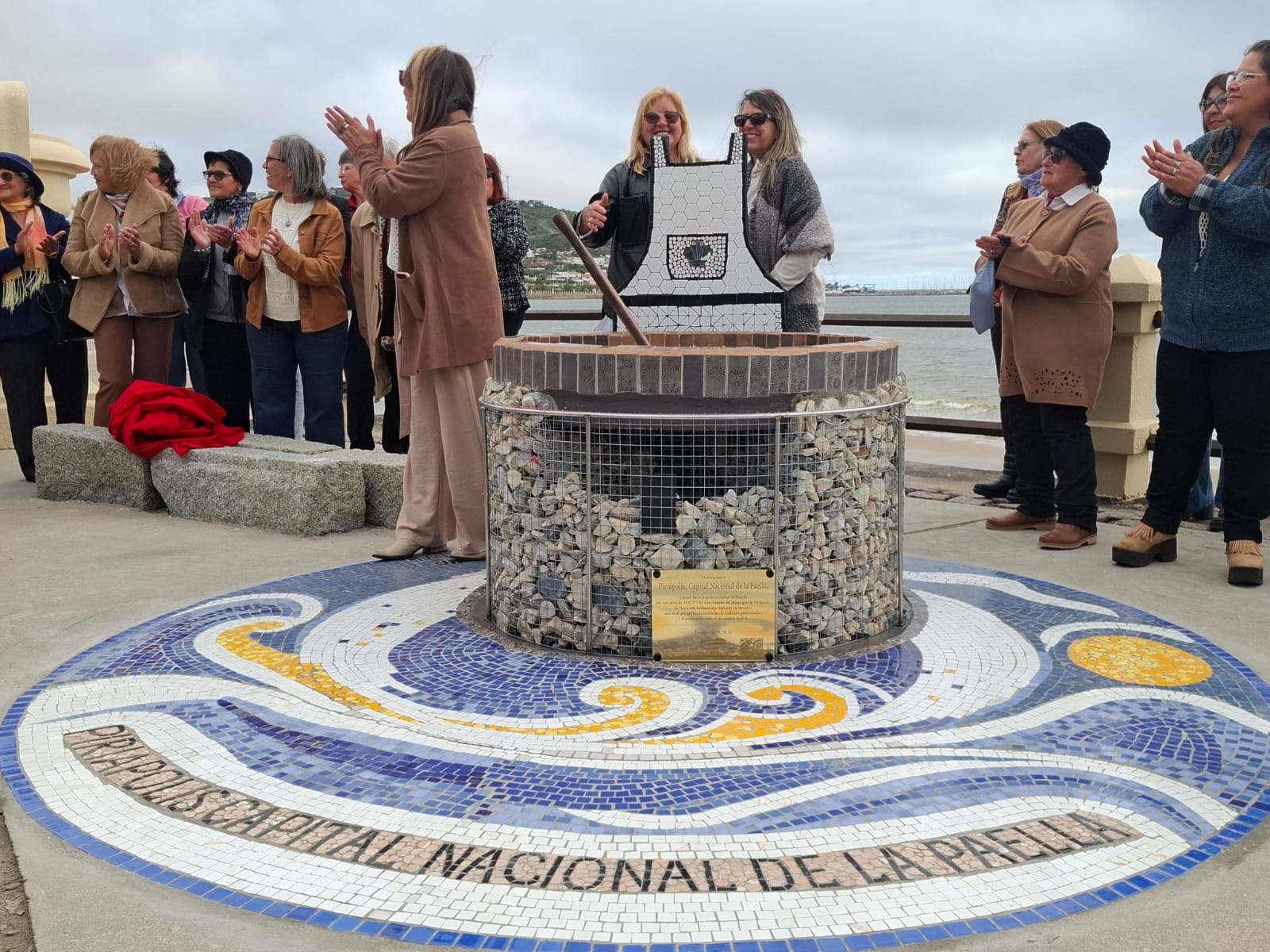 Se_inauguró_en_Piriápolis_una_obra_en_mosaico_realizada_por_el_grupo_floridense_Reciclarte.jpeg